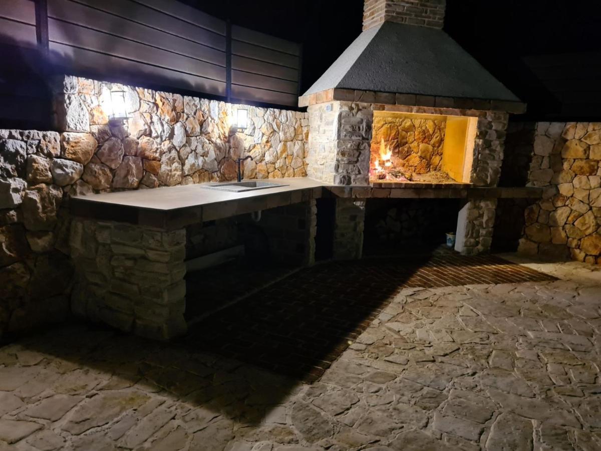 Villa Lulu Kamena Villa S Maslinikom Otok Krk Dobrinj Selo Gostinjac Krk Town Εξωτερικό φωτογραφία