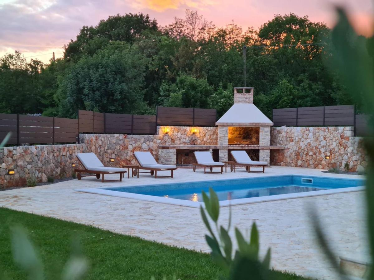 Villa Lulu Kamena Villa S Maslinikom Otok Krk Dobrinj Selo Gostinjac Krk Town Εξωτερικό φωτογραφία
