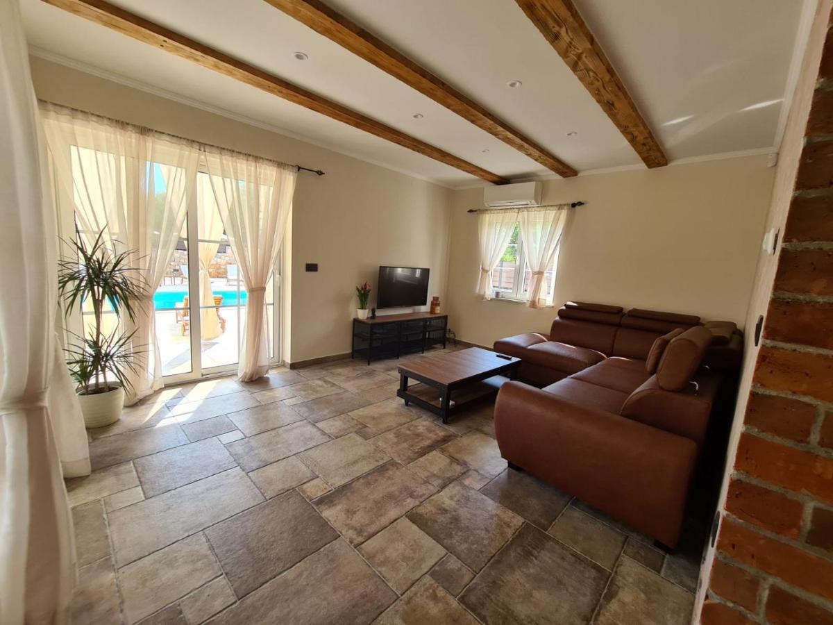 Villa Lulu Kamena Villa S Maslinikom Otok Krk Dobrinj Selo Gostinjac Krk Town Εξωτερικό φωτογραφία